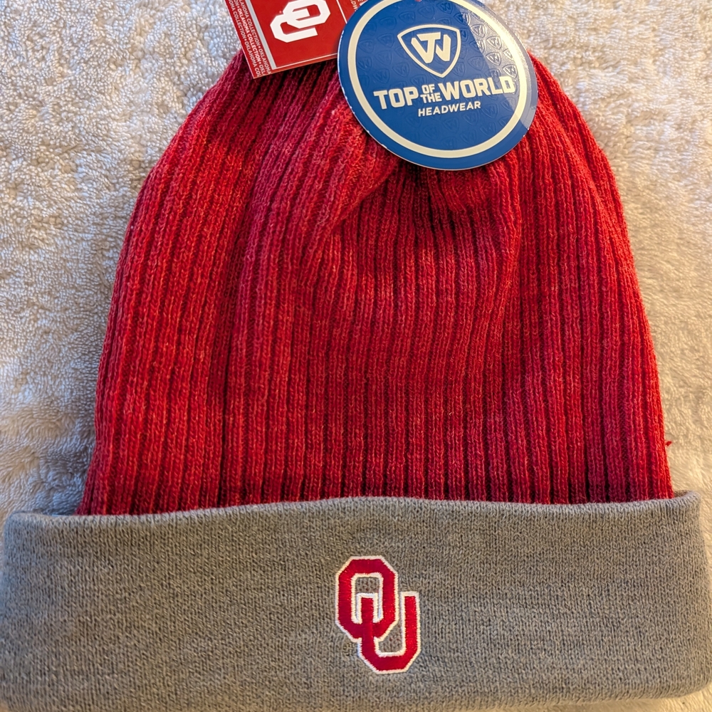 NWT Adults Top of the World Knit Reversible Crimson and Gray Beanie